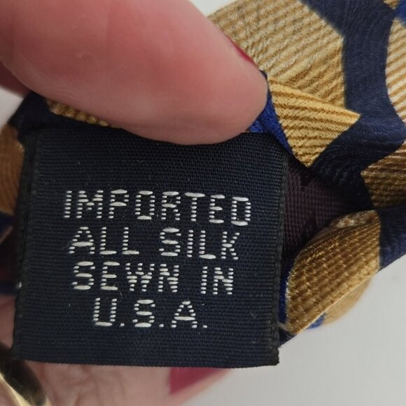 Robert Stewart 1919 Hartford Conn Mens Tie Geometric Gold Blue 100% Silk USA 60 - Picture 5 of 5